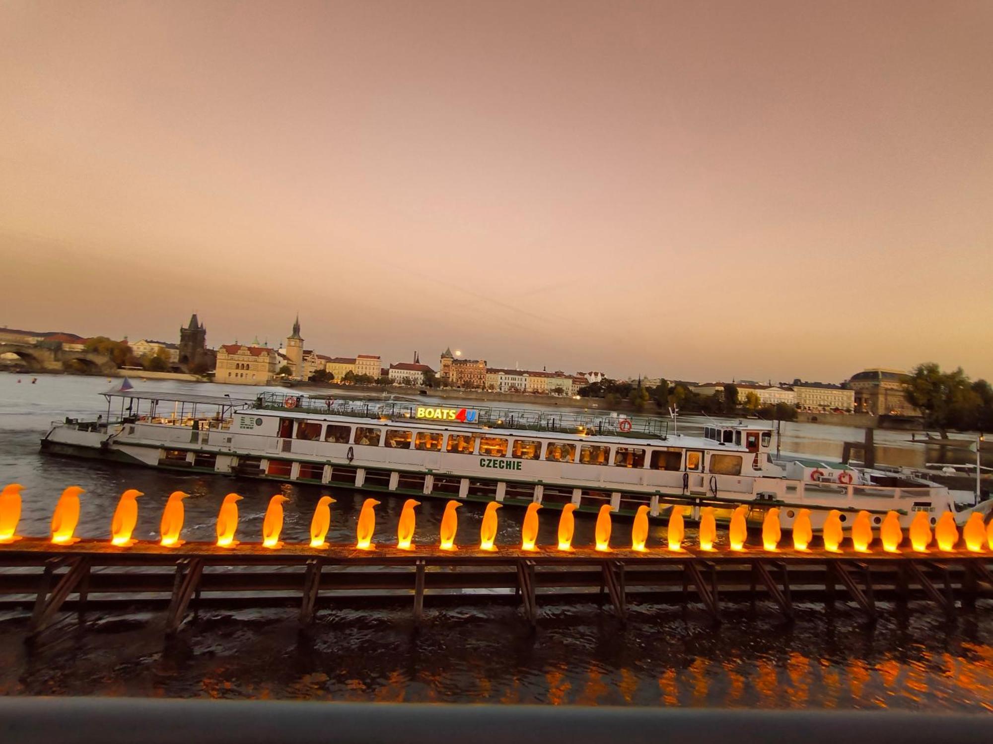 Appartamento Valentinka Minutes Away From Charles Bridge Praga Esterno foto